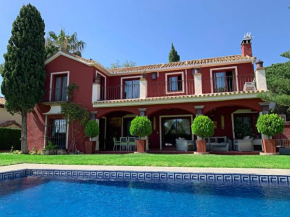 VILLA NABRISA MARBELLA, 5 BEDROOM, PRIVATE POOL, GARDEN, BBQ, Marbella